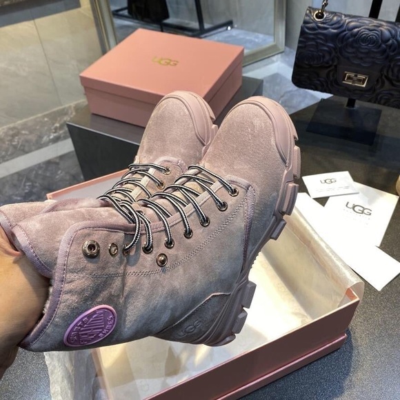 UGG BOOTS - Picture 8 of 8